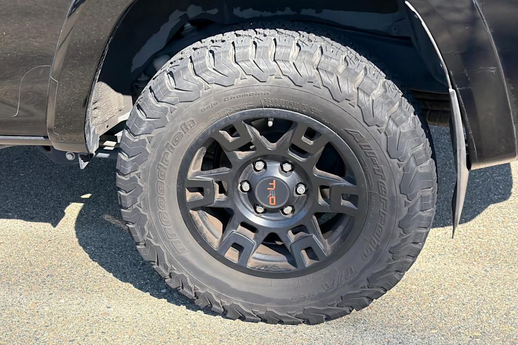 Thumbnail: 2015 Toyota 4Runner - 19