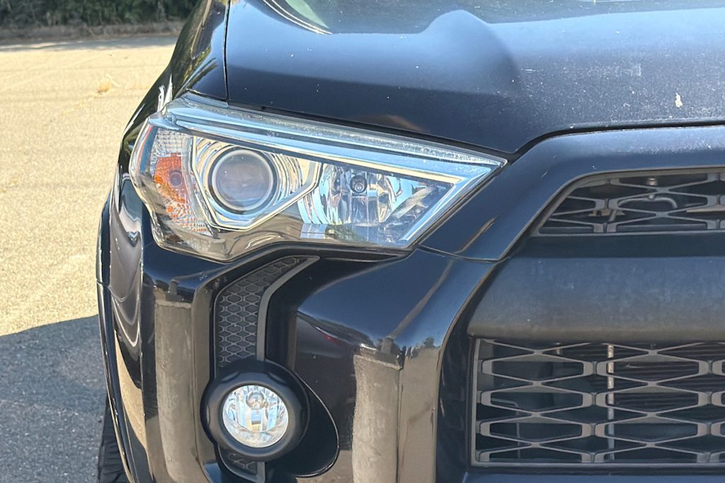 Thumbnail: 2015 Toyota 4Runner - 10