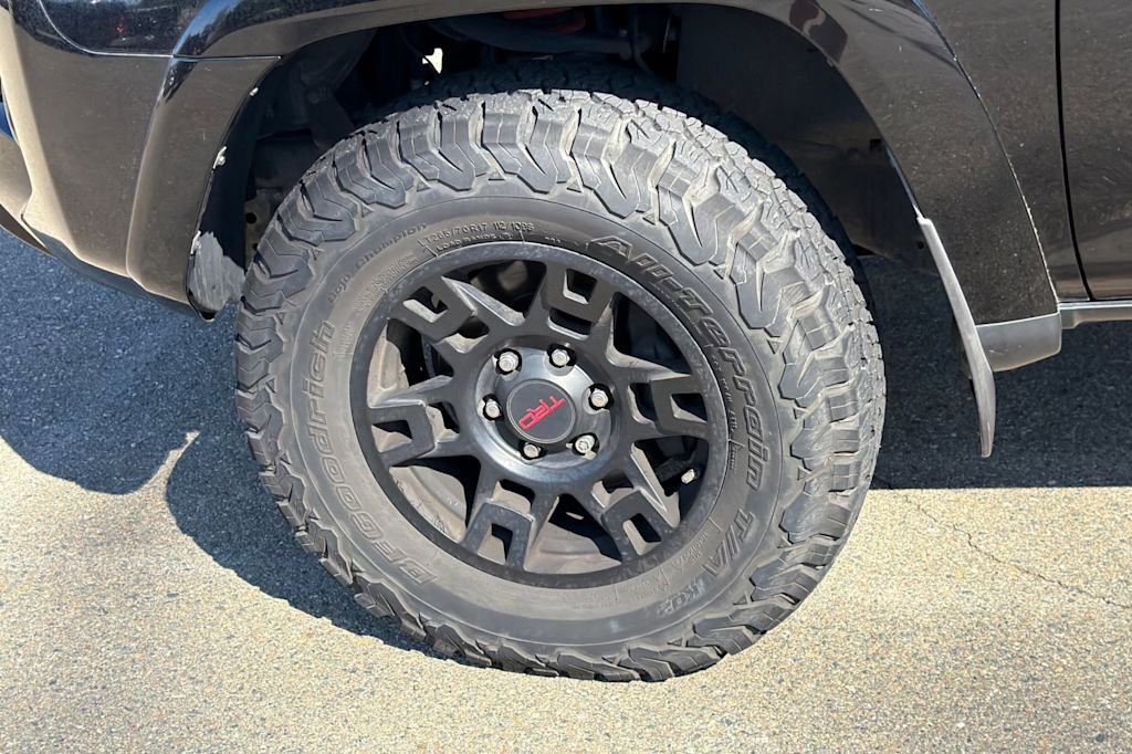 Thumbnail: 2015 Toyota 4Runner - 22