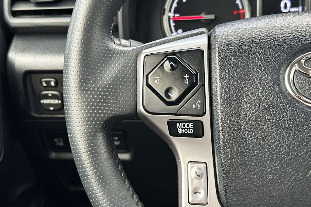 Thumbnail: 2022 Toyota 4Runner - 32