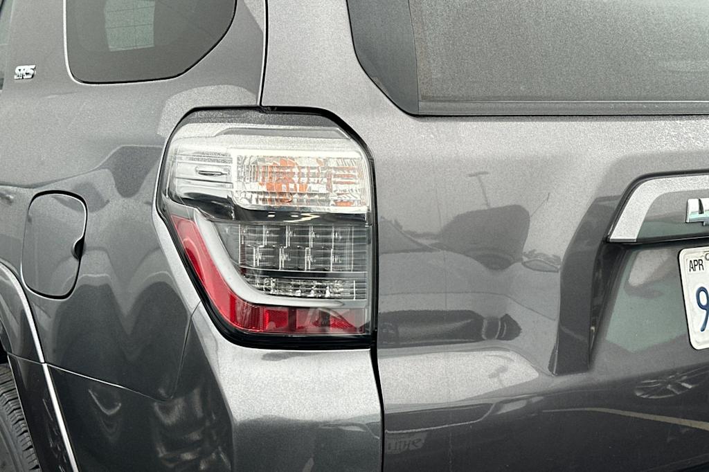 Thumbnail: 2021 Toyota 4Runner - 16