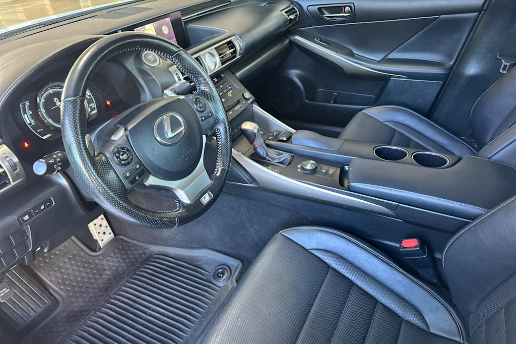 Thumbnail: 2016 Lexus IS - 10