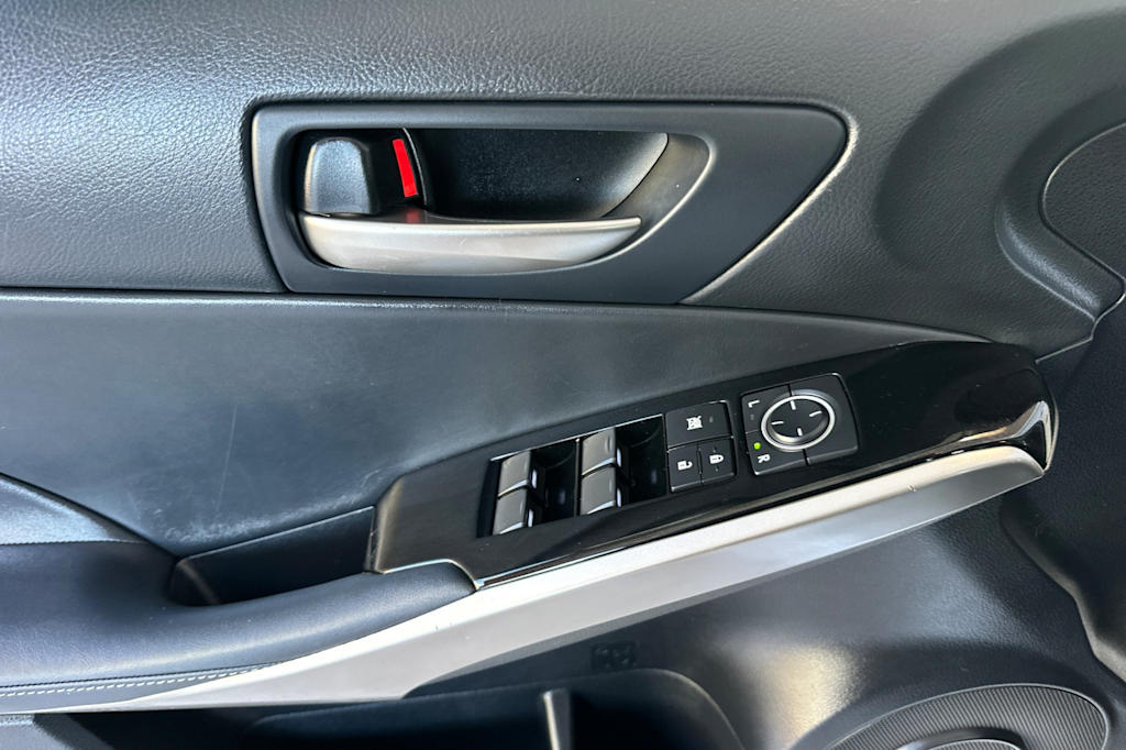 Thumbnail: 2017 Lexus IS - 20