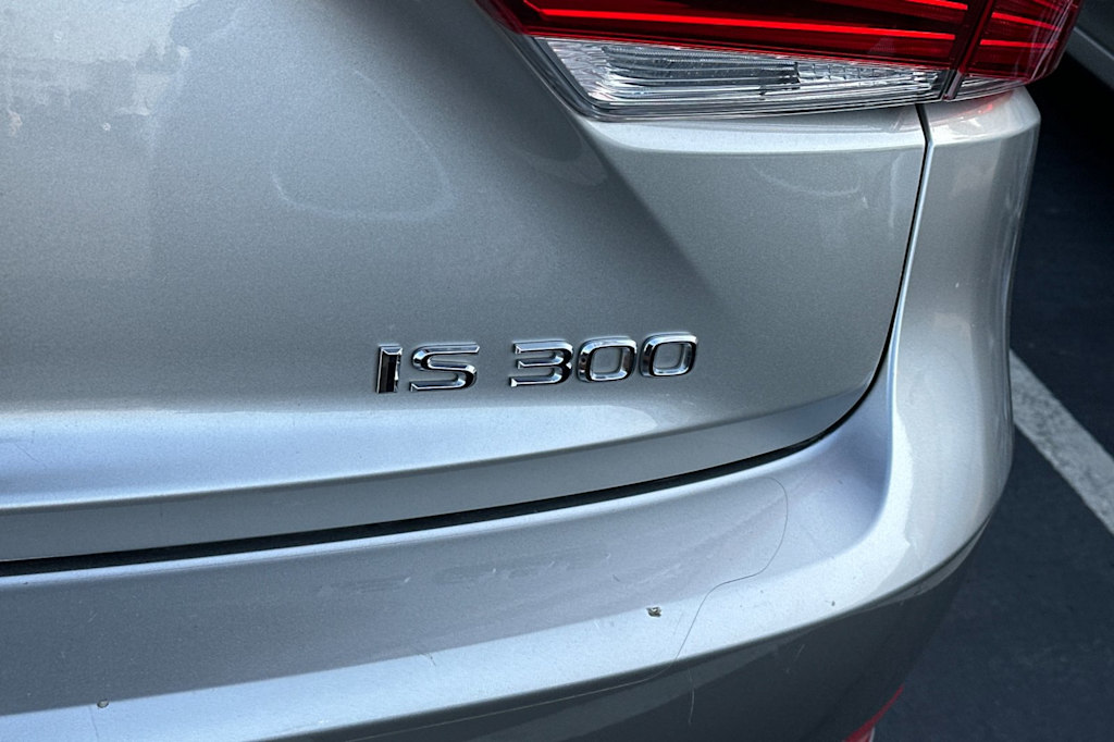 Thumbnail: 2019 Lexus IS - 9