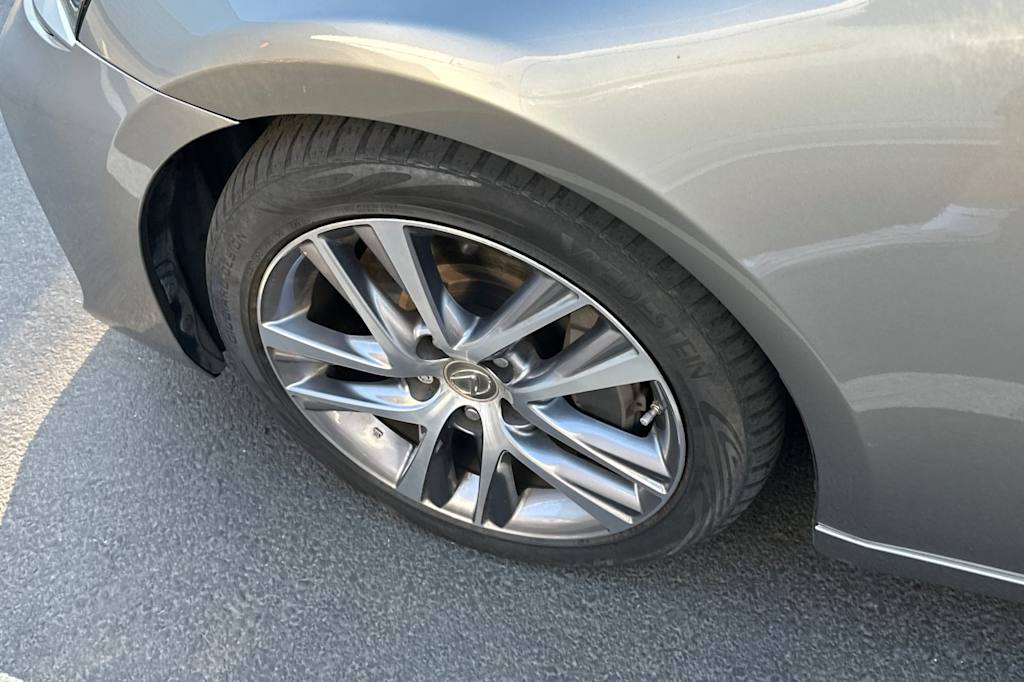 Thumbnail: 2019 Lexus IS - 23