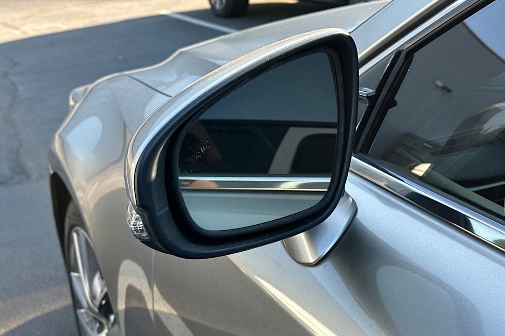 Thumbnail: 2019 Lexus IS - 21