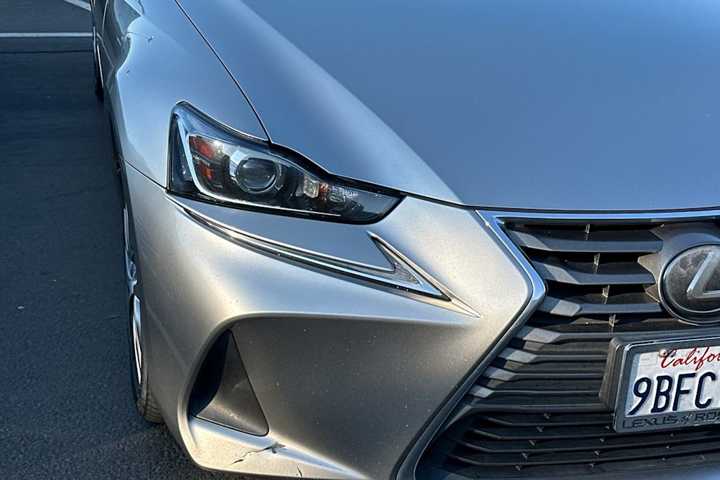 Thumbnail: 2019 Lexus IS - 10