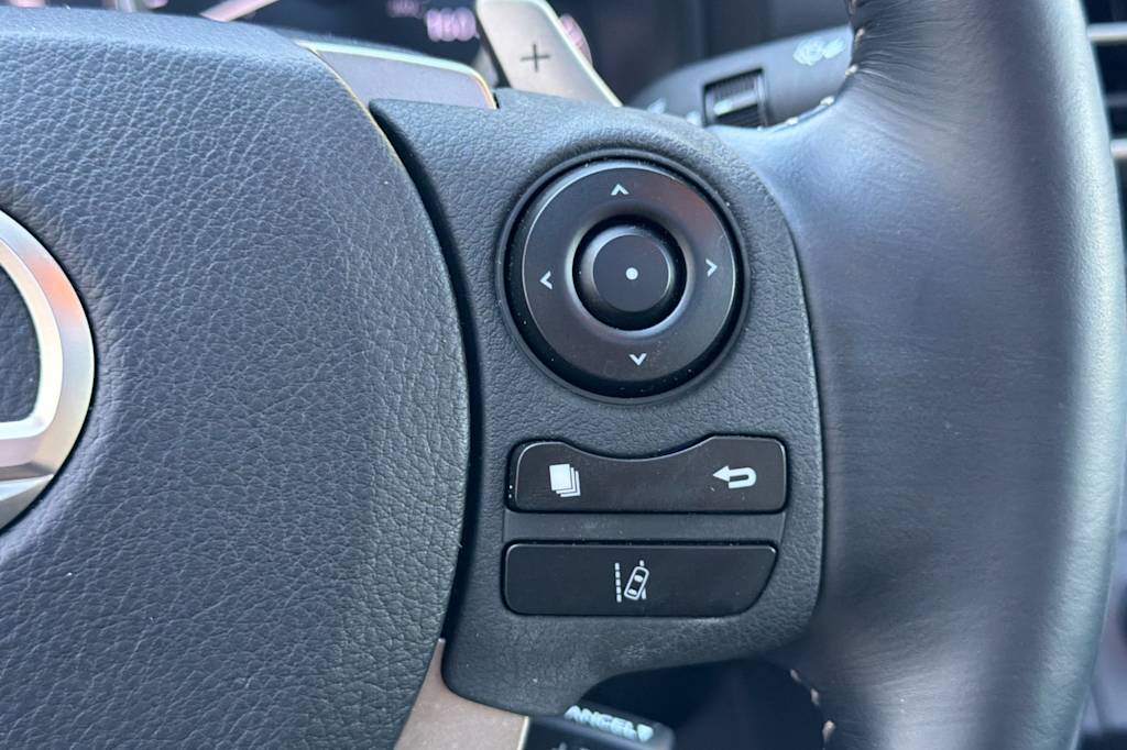 Thumbnail: 2015 Lexus IS - 31