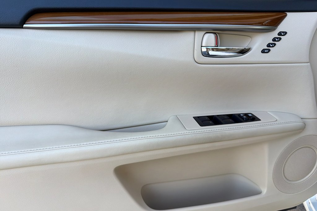 Thumbnail: 2015 Lexus ES - 20