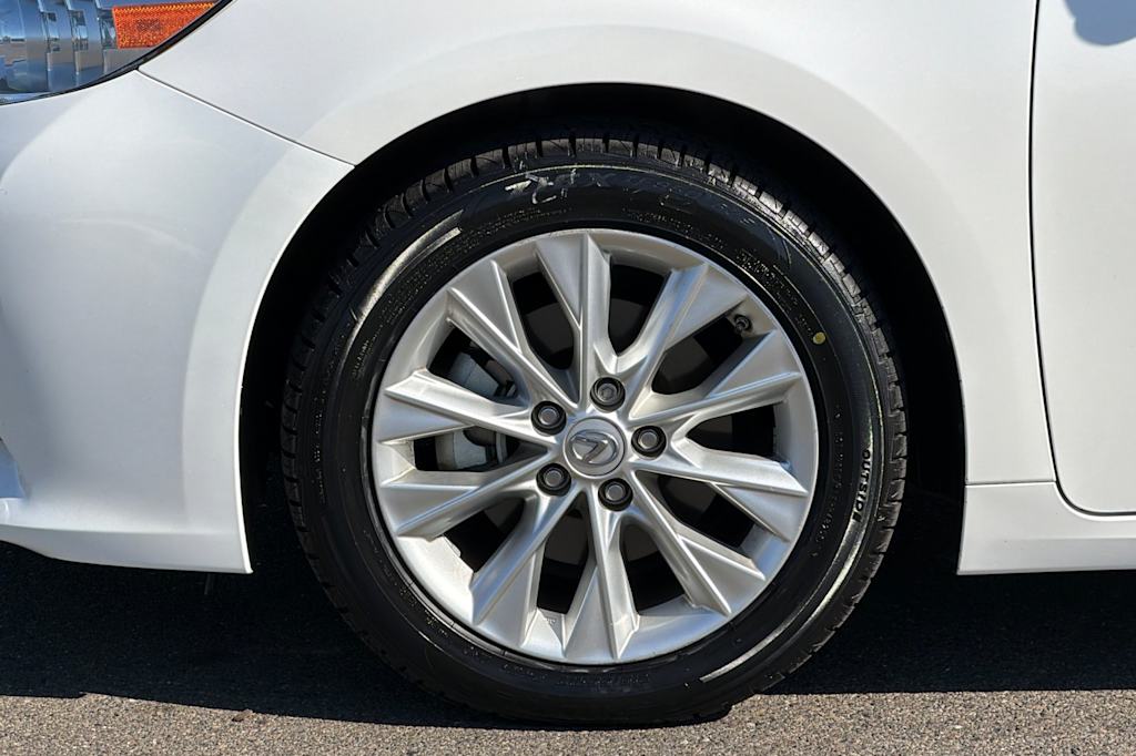 Thumbnail: 2015 Lexus ES - 8