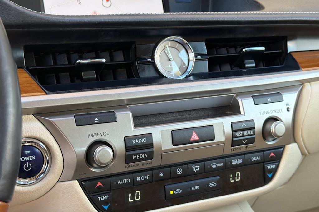 Thumbnail: 2015 Lexus ES - 27