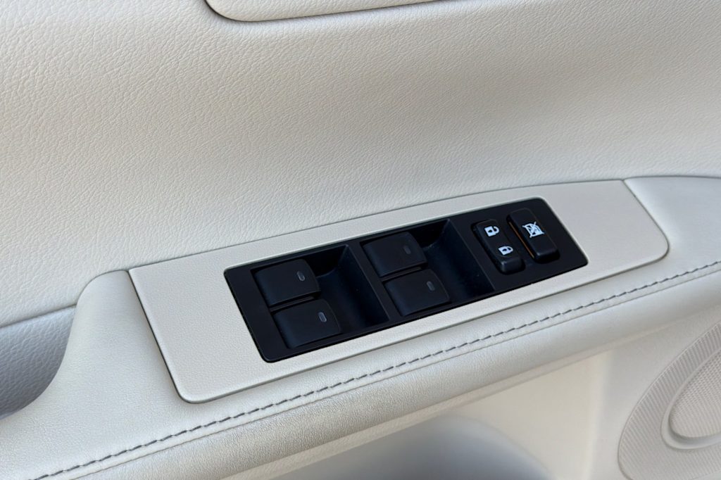 Thumbnail: 2015 Lexus ES - 21