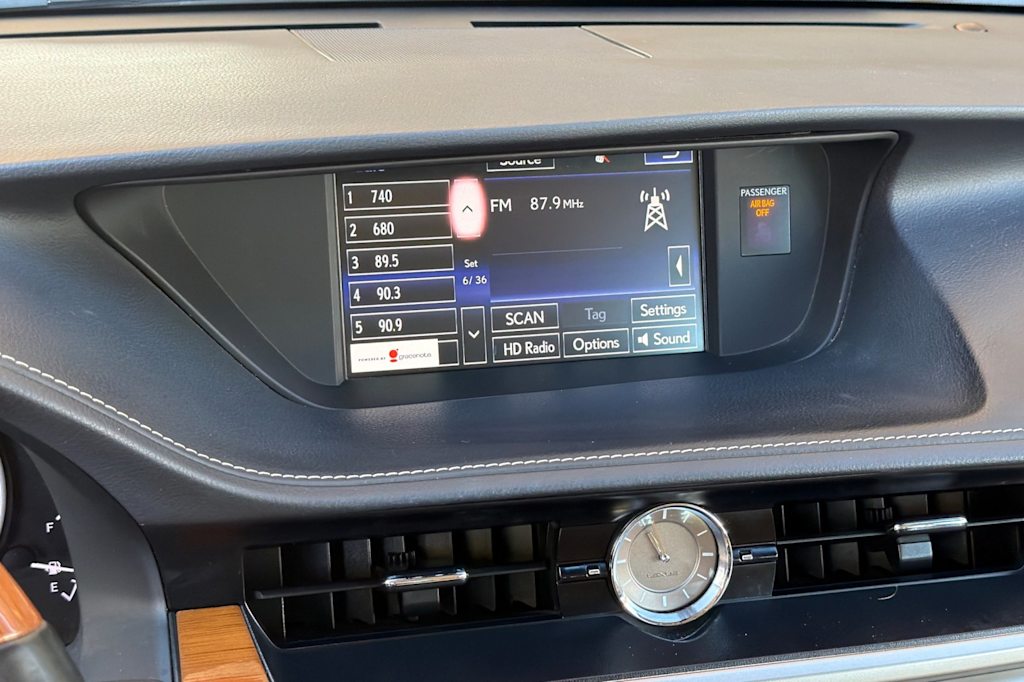 Thumbnail: 2015 Lexus ES - 13