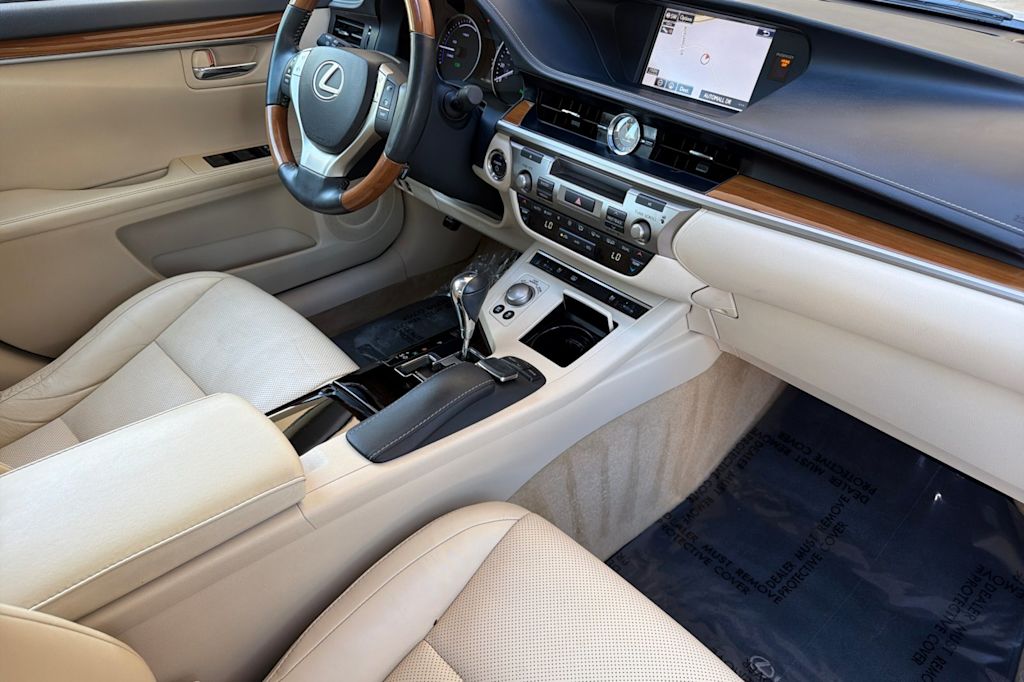 Thumbnail: 2015 Lexus ES - 12