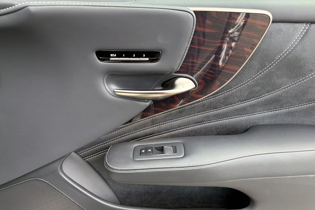 Thumbnail: 2024 Lexus ES - 24