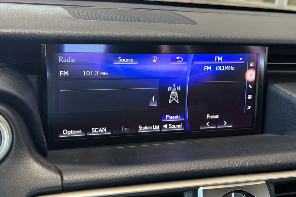 Thumbnail: 2020 Lexus IS - 13