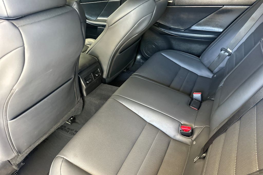 2022 Lexus IS 350 10