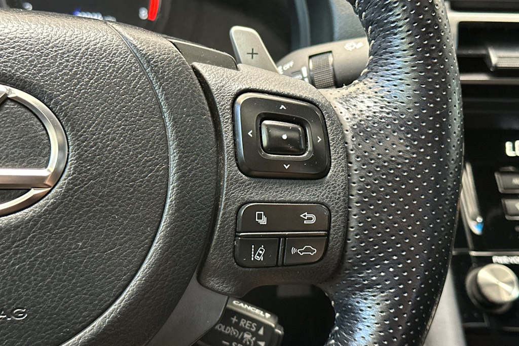 2022 Lexus IS 350 30