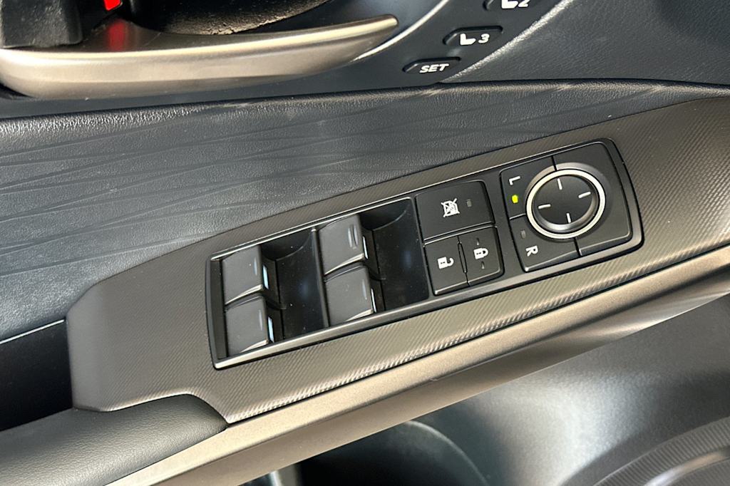 Thumbnail: 2022 Lexus IS - 21