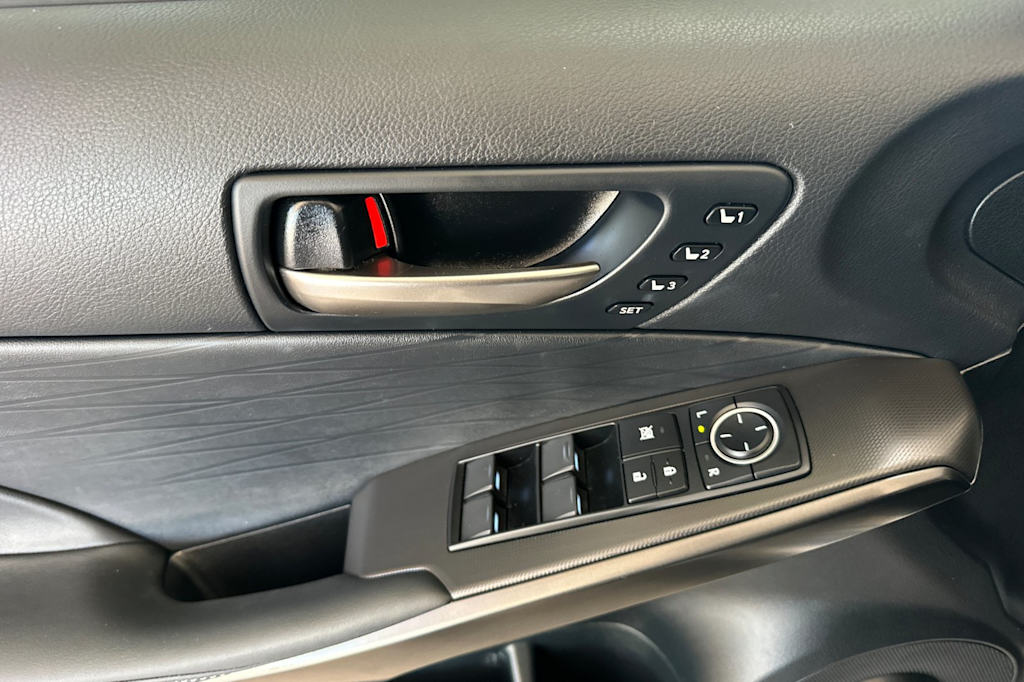 Thumbnail: 2022 Lexus IS - 20