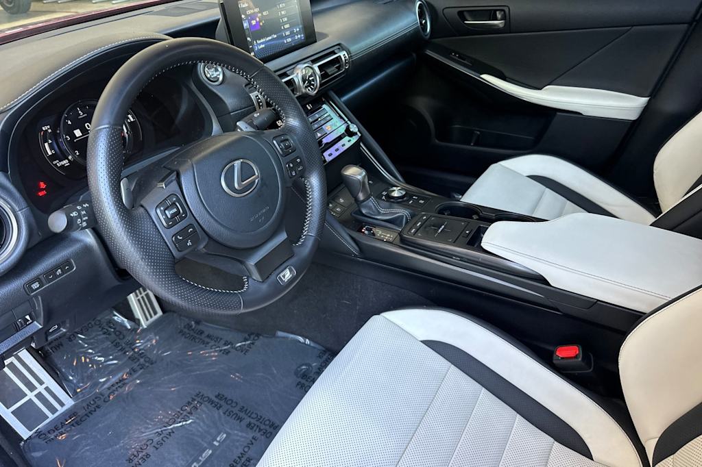 2021 Lexus IS 350 9
