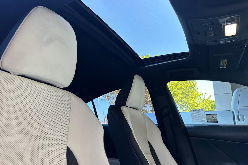 2021 Lexus IS 350 23