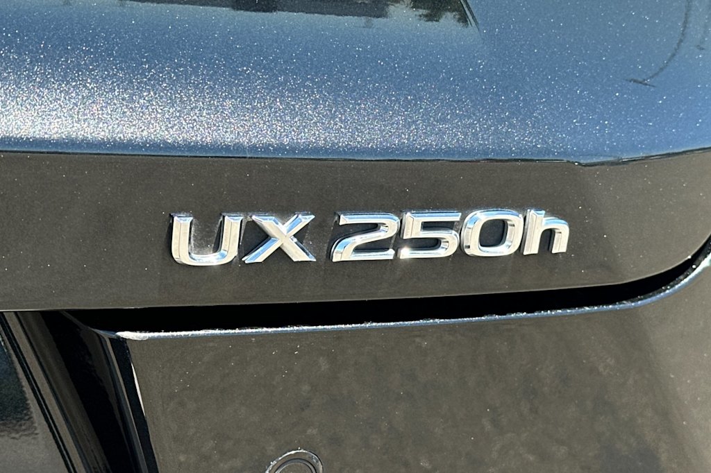 Thumbnail: 2023 Lexus UX - 7