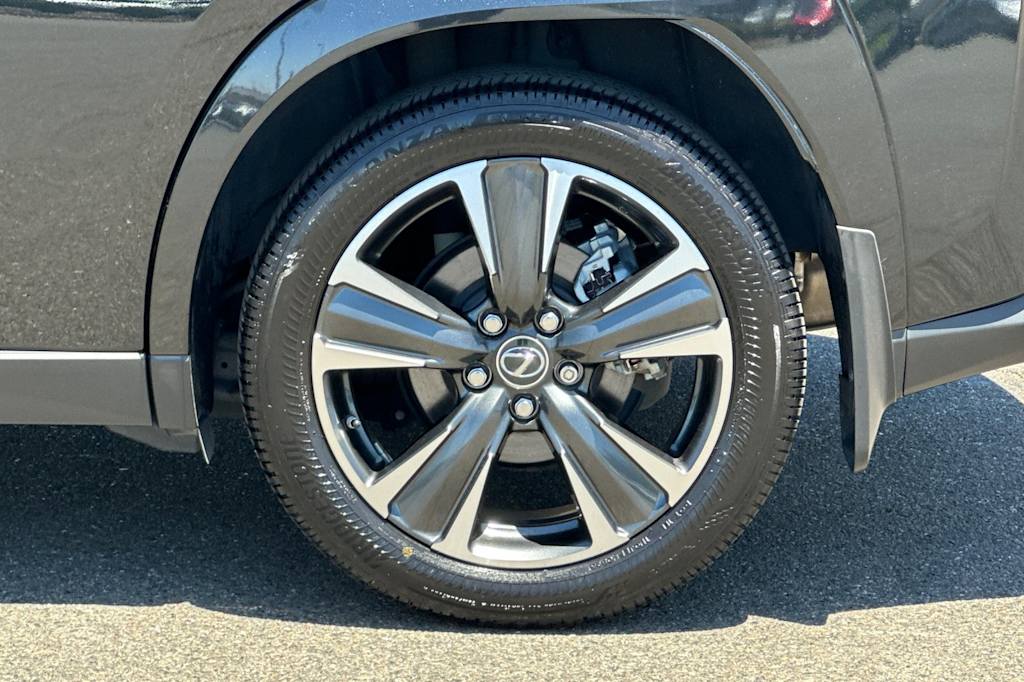 Thumbnail: 2023 Lexus UX - 8