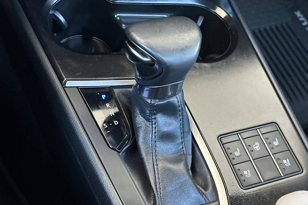 Thumbnail: 2023 Lexus UX - 14