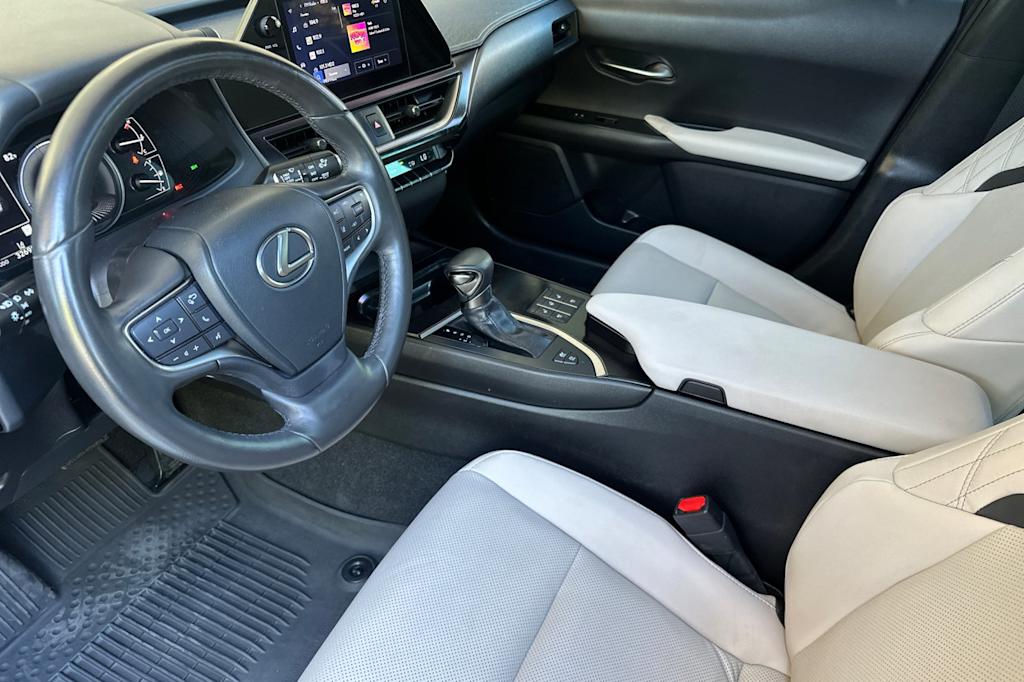 Thumbnail: 2023 Lexus UX - 9