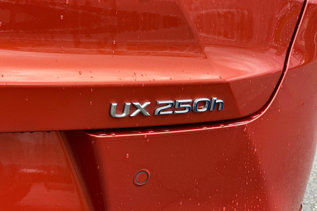 Thumbnail: 2020 Lexus UX - 7