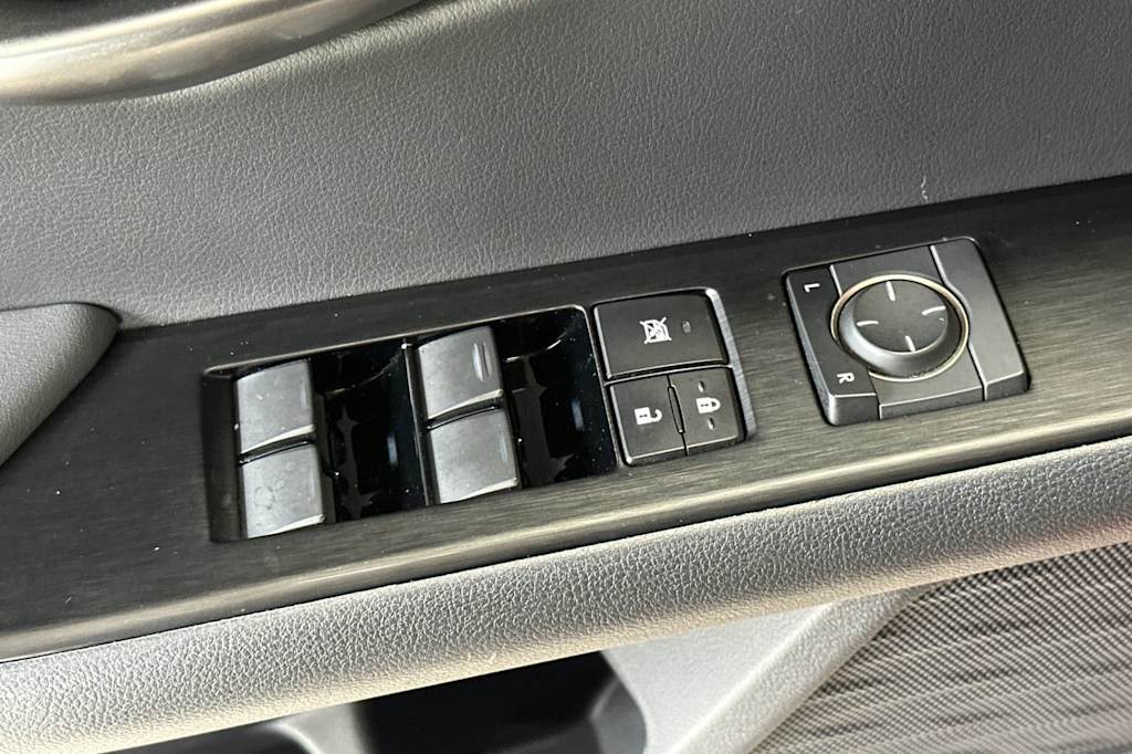 Thumbnail: 2020 Lexus UX - 23