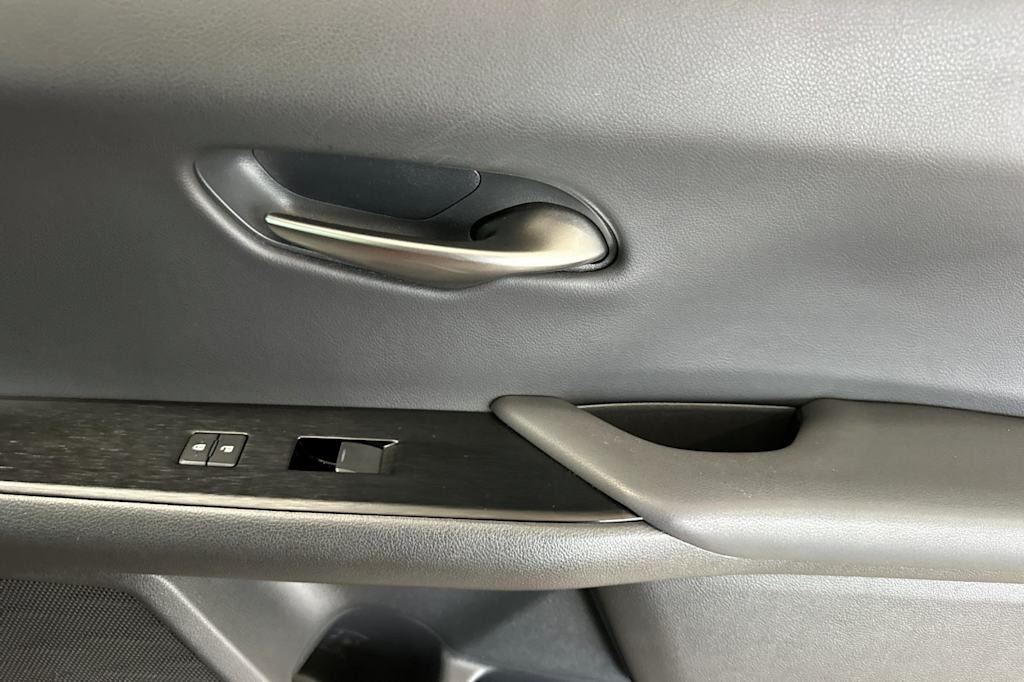 Thumbnail: 2020 Lexus UX - 15