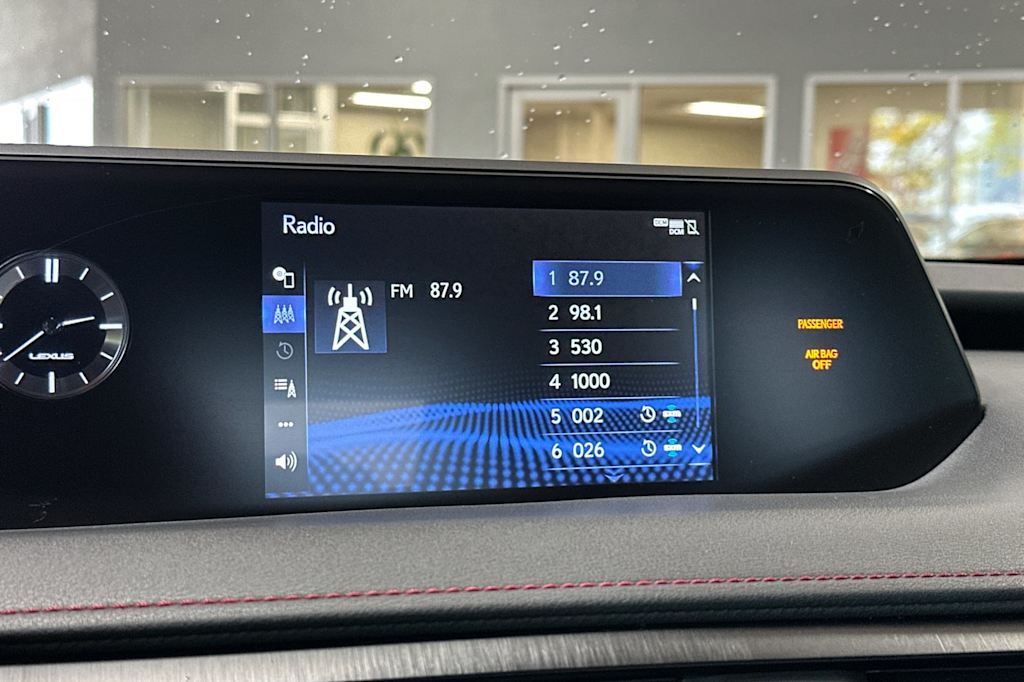 Thumbnail: 2020 Lexus UX - 14