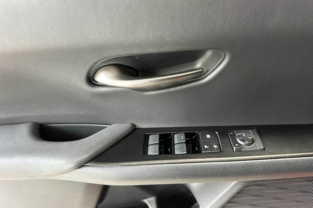 Thumbnail: 2020 Lexus UX - 22