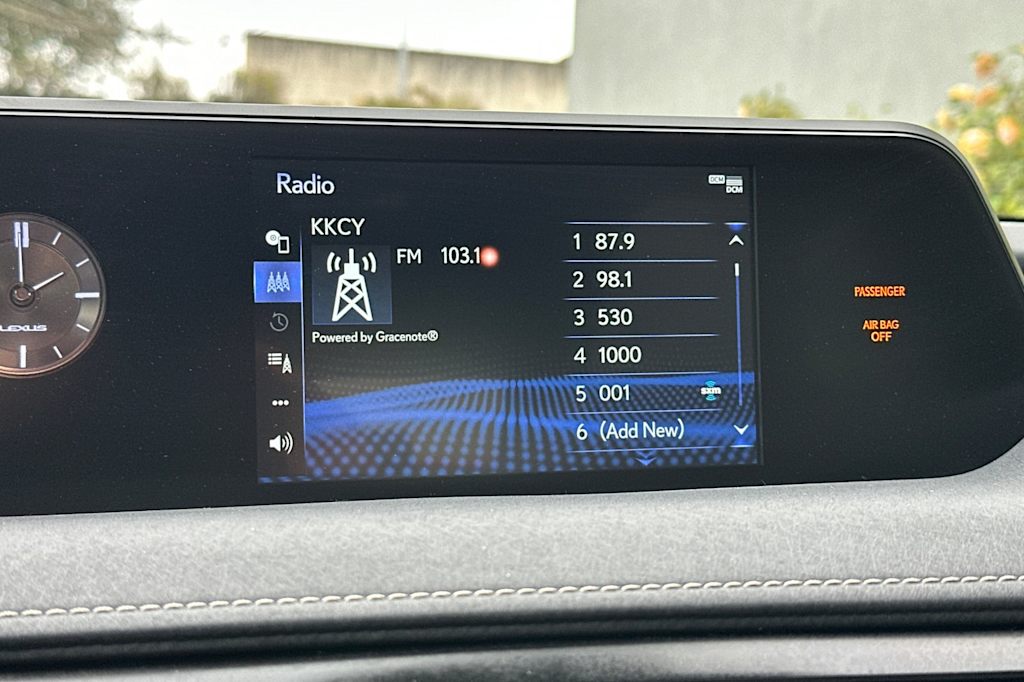 Thumbnail: 2019 Lexus UX - 13