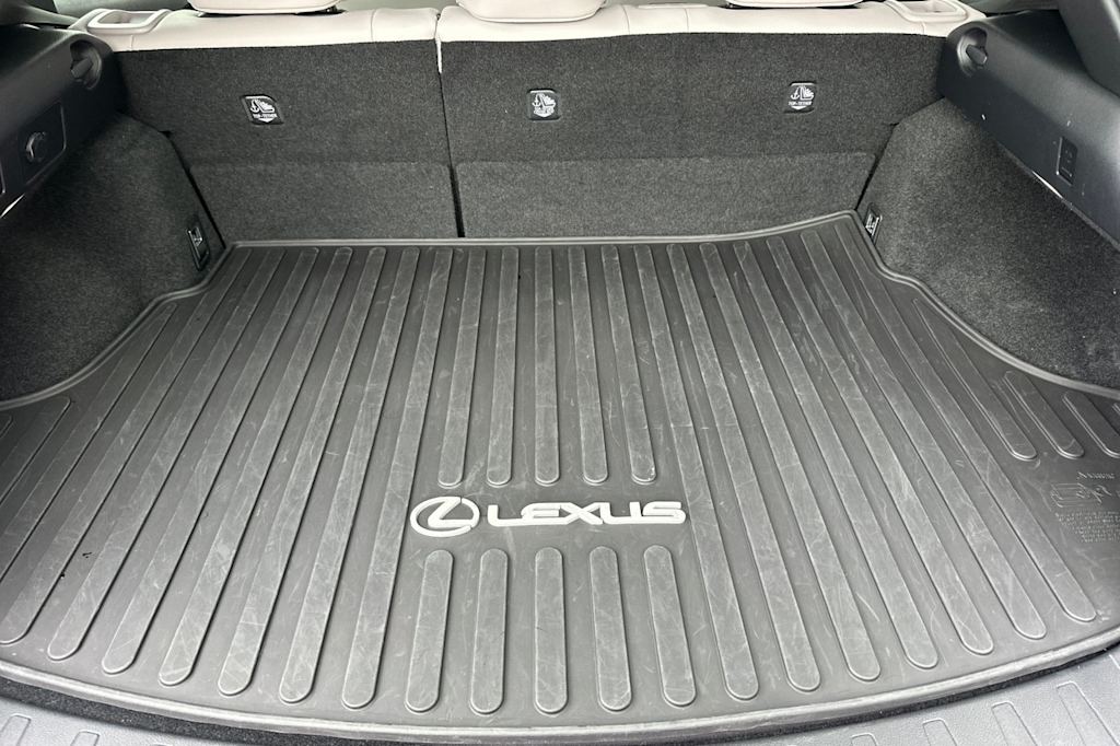 Thumbnail: 2019 Lexus UX - 16