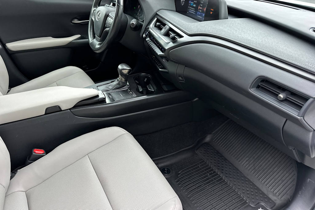 Thumbnail: 2019 Lexus UX - 12