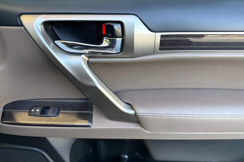 Thumbnail: 2020 Lexus GX - 25