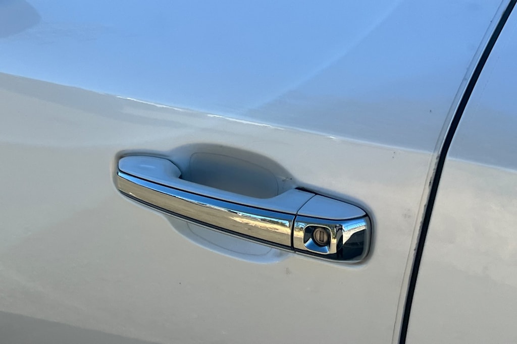 Thumbnail: 2021 Lexus LX - 20