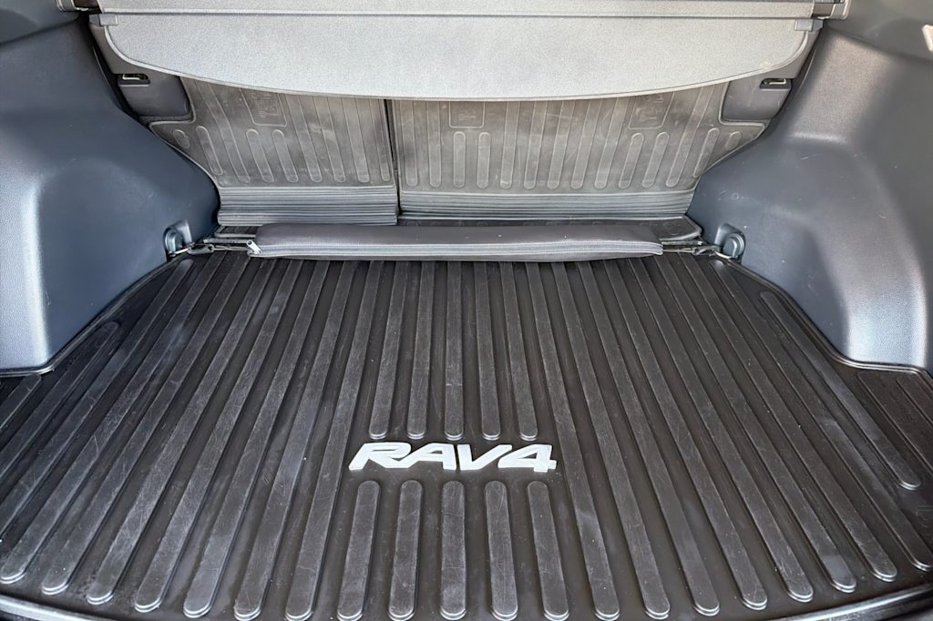 Thumbnail: 2023 Toyota RAV4 - 17