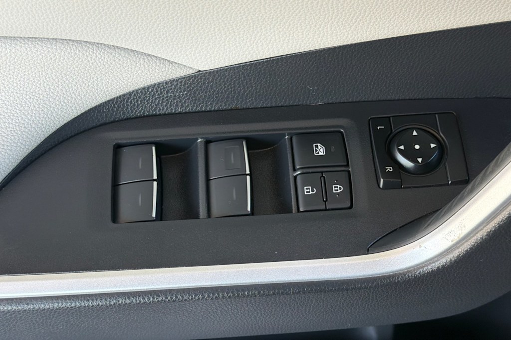 Thumbnail: 2023 Toyota RAV4 - 23