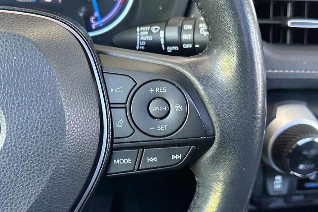 Thumbnail: 2020 Toyota RAV4 - 32