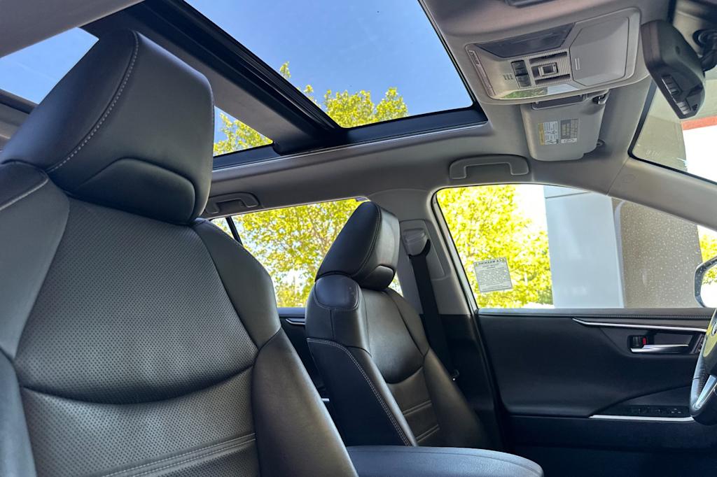 Thumbnail: 2020 Toyota RAV4 - 10