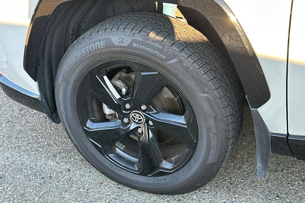 Thumbnail: 2020 Toyota RAV4 - 21
