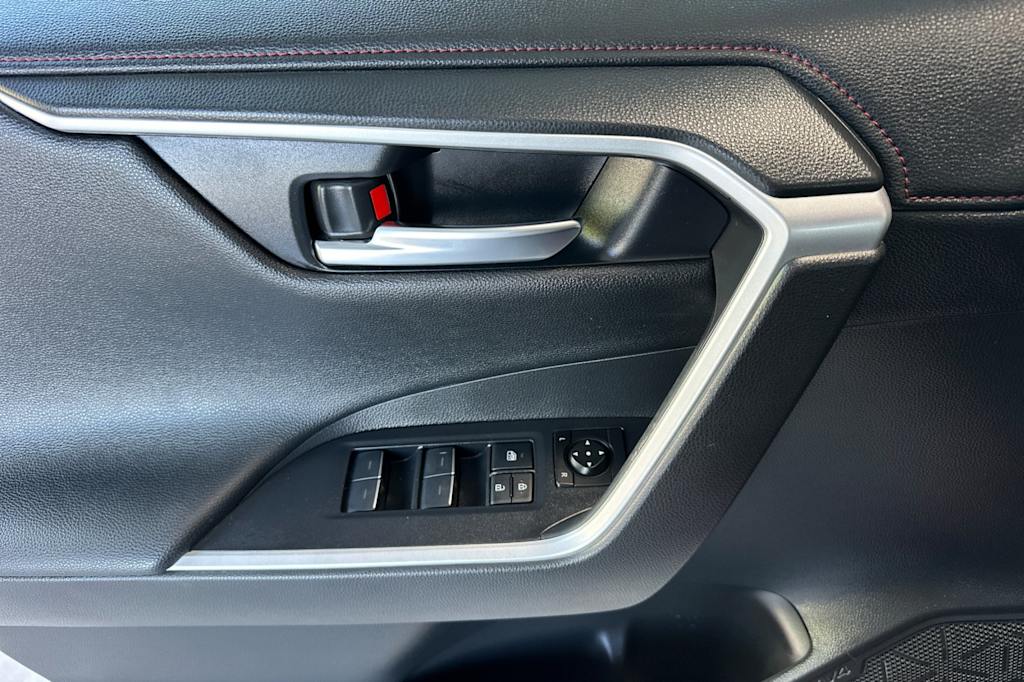 Thumbnail: 2023 Toyota RAV4 - 21