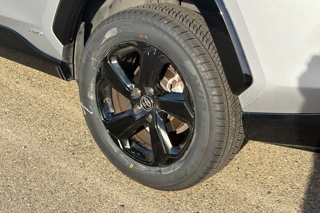 Thumbnail: 2019 Toyota RAV4 - 18
