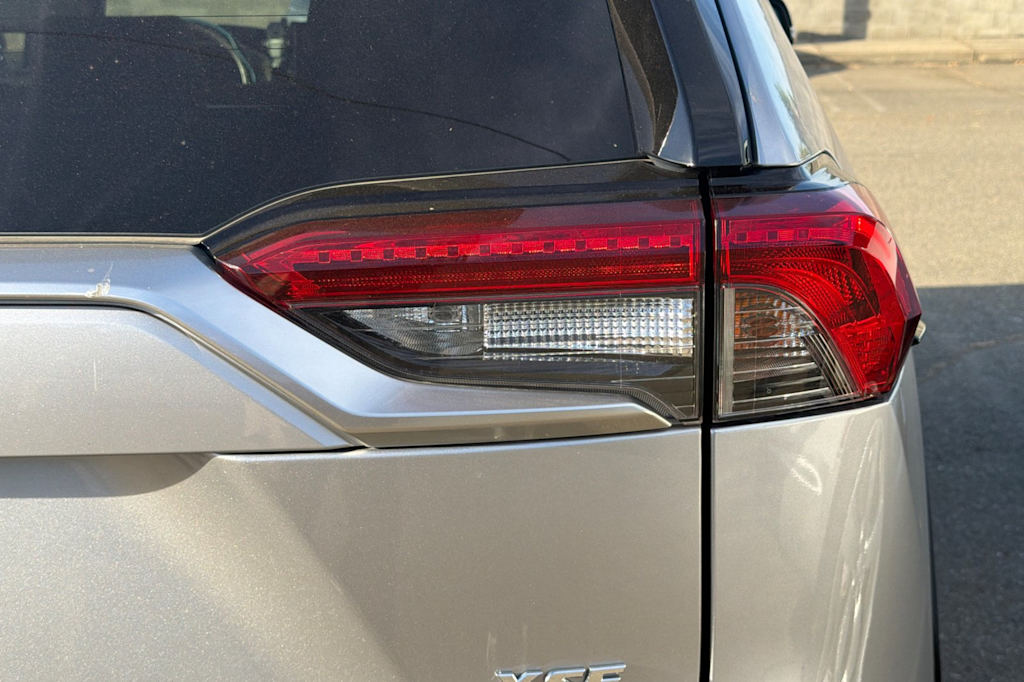 Thumbnail: 2019 Toyota RAV4 - 17