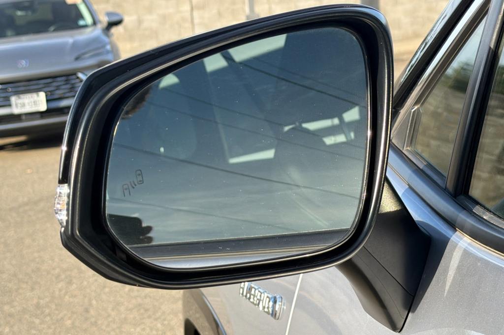 Thumbnail: 2019 Toyota RAV4 - 20