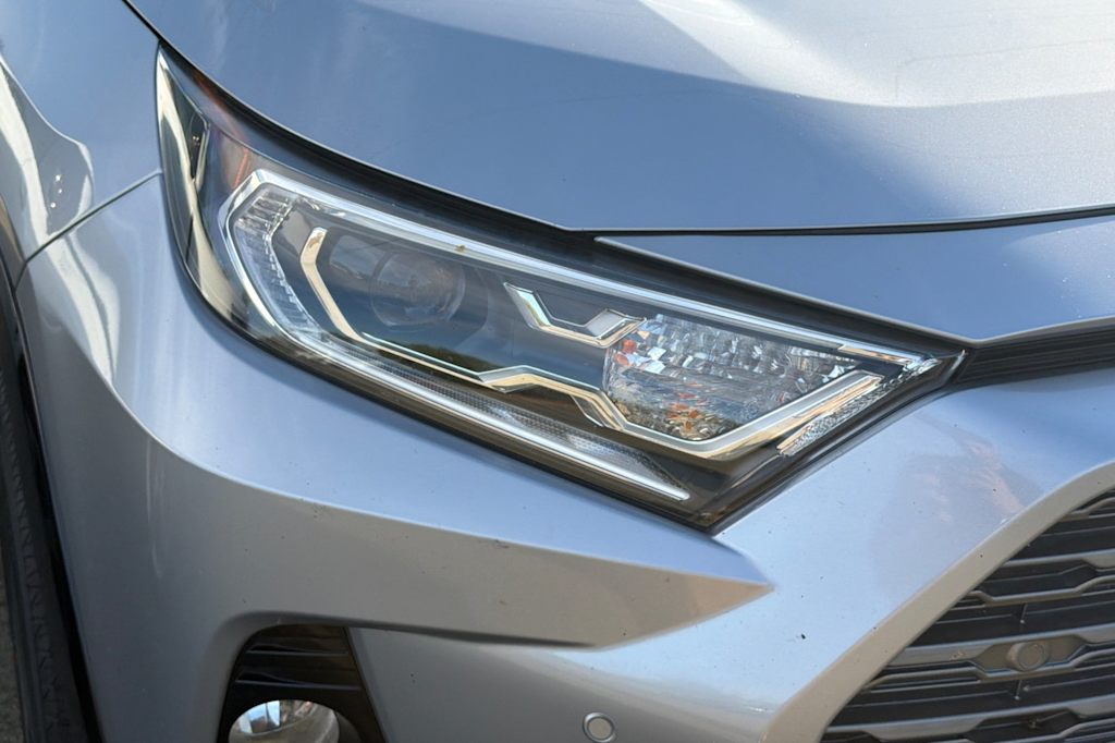 Thumbnail: 2019 Toyota RAV4 - 9